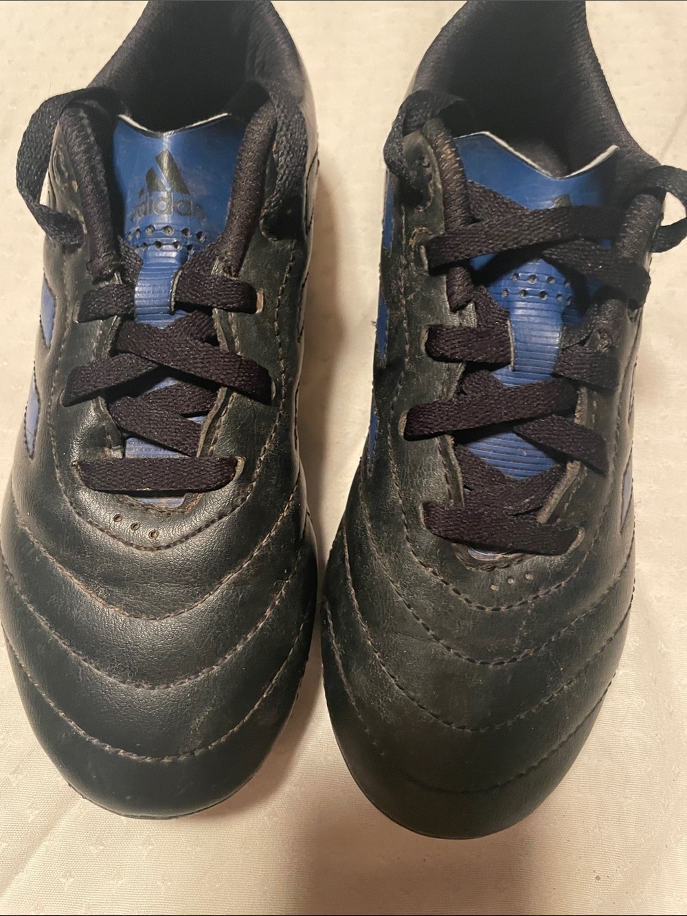 adidas Kids Navy & Blue Low-Top Soccer Clests